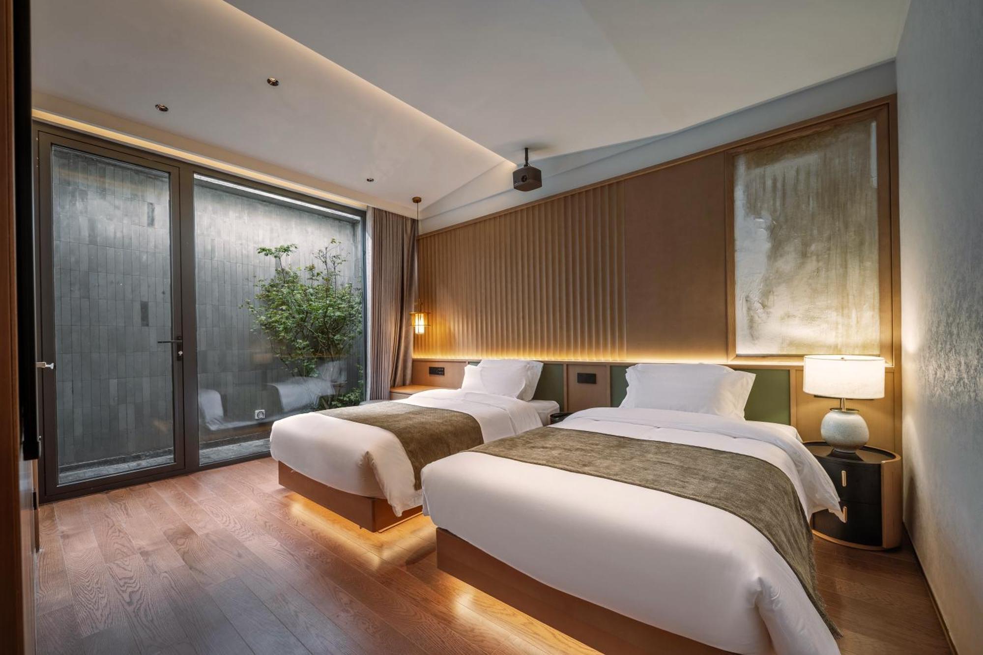 Happy Dragon Courtyard- Newly Renovated With French Windows, Near Tian'Anmen Forbidden City,Lama Temple And Heaven Temple, 3Minutes Walk From Subway,Fluent English Speaking With Tourist Sights Tickets Service ,Free Coffee &Laundry Service Pekin Dış mekan fotoğraf